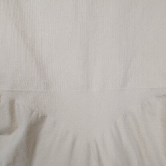 SPANXsculpt™ Seamless Power High-Waisted Mid-Thigh Short - Picture 8 of 12